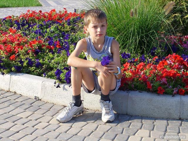 1548_friends_buratinko_in_shorts_09.jpg